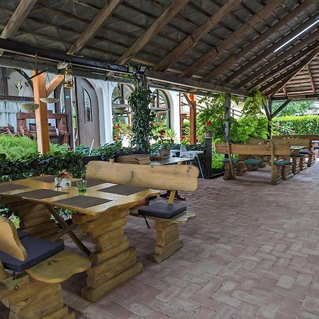 Margareta Etterem Es Vendeghaz Gasthaus Balatonbereny Luaran gambar