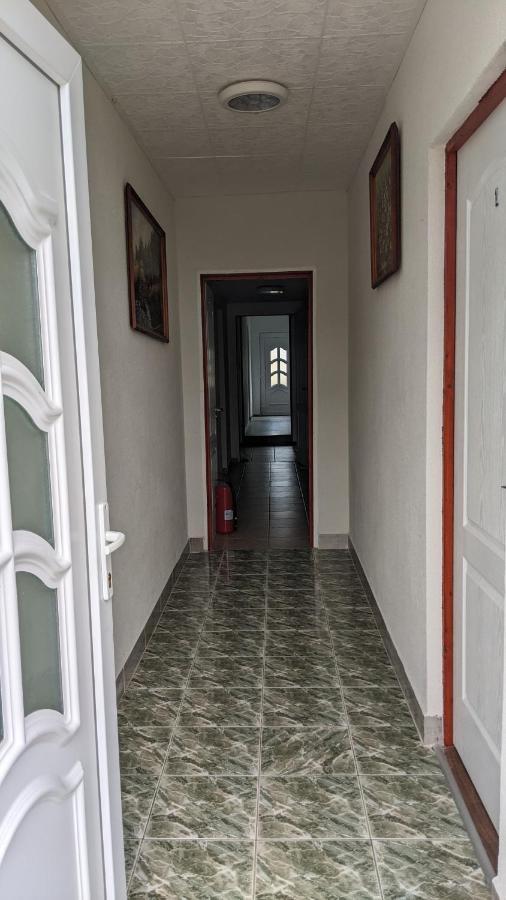 Margareta Etterem Es Vendeghaz Gasthaus Balatonbereny Luaran gambar