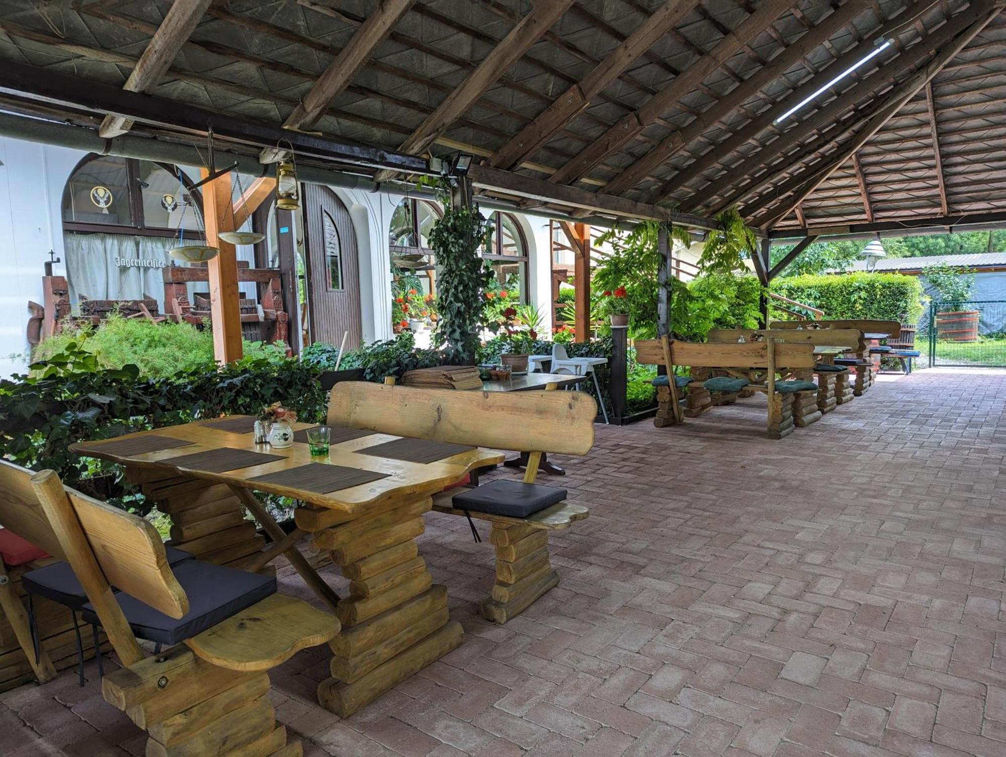 Margareta Etterem Es Vendeghaz Gasthaus Balatonbereny Luaran gambar