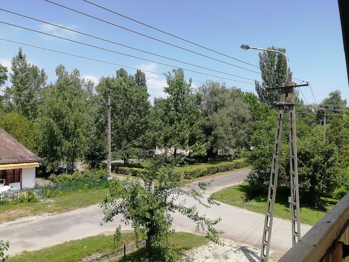 Margareta Etterem Es Vendeghaz Gasthaus Balatonbereny Luaran gambar