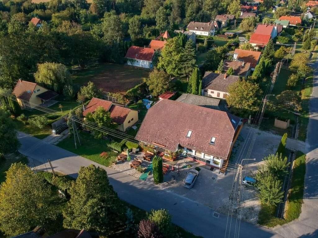 Margareta Etterem Es Vendeghaz Gasthaus Balatonbereny Luaran gambar